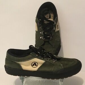 AIRWALK  YUKON LOW VINTAGE RARE FIND SIZE 5 1/5 Youth